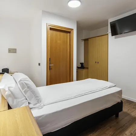 Hotel Western Nevada 3*